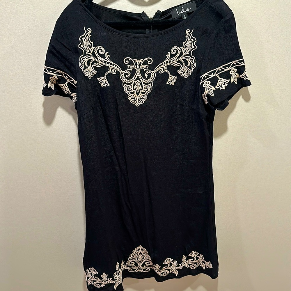 Black dress with cream design